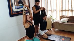 professor de yoga e os alunos tarados