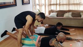professor de yoga e os alunos tarados