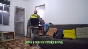 hotwife seduziu o moto uber deixou ele fuder sua buceta e cuzinho enquanto o corno estava escondido. no final marido aparece e pega eles no flagra