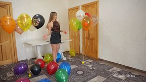 Barefoot pops regular and helium balloons **4K**