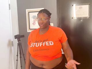 Black big beautiful woman Delivers Pizza And Gets A Tip