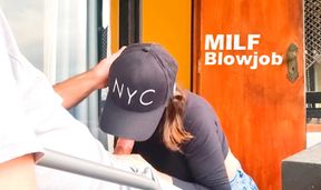 "Branquinha de Leite" gives blowjob to her friend on the balcony of the apartment.