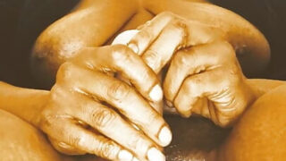 Schmutzige Hure bekommt eine fiese Anal-Creampie im ASMR-Stil