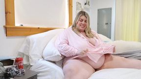 BBW CHLOE: Cupcakes and Cola!