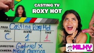 Dos pollas en la boca y el coño de Roxy Hot