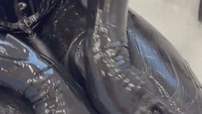 Jazzyyluxx as rubber doll in the bathtub