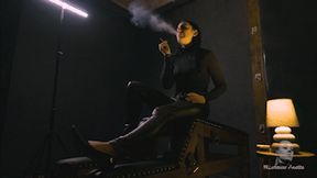 Dyanna the smoker 4K MP4