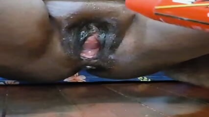 PNG MILF sliding her wide big pussy on a big mortein can