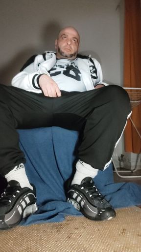 The Dregsau Dj-bro Pisses in His Pants.