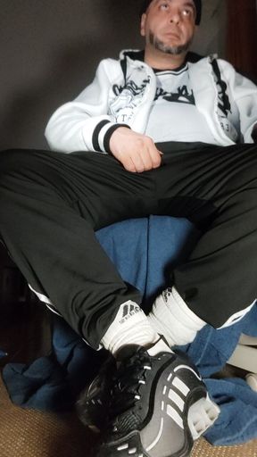 The Dregsau Dj-bro Pisses in His Pants.