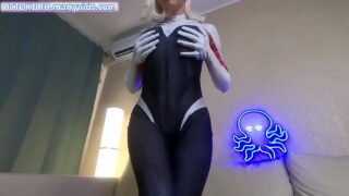 Cosplayer con grandi tette e culo grosso, Gwen, che si fa scopare anale