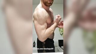 beefy bodybuilder doing muscle idolize