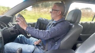 Punheta enquanto viajava com muito tesão