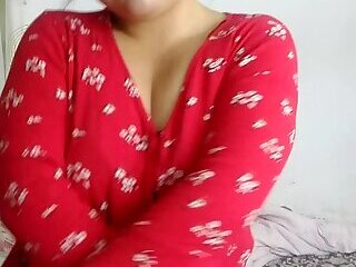 Putita mostrando su cuerpo desnudo