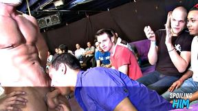 Party amateurs giving head to dancers