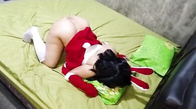 Bokep indo.Indonesia viral.Bercinta dengan adik tiri mirip dea ayu dan siskae pakai baju kelinci