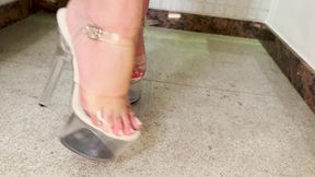 loira safada resolveu apimentar a diversao com um novo fetiche pelo pe