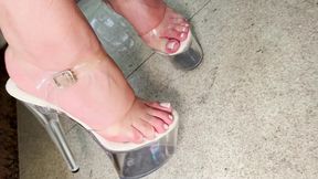 loira safada resolveu apimentar a diversao com um novo fetiche pelo pe