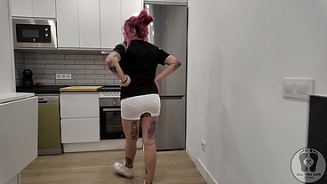 4K PEE DESPERATION GIRL FINISH WITH A GLASS PUSSY PISS PLAY