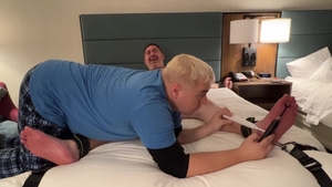 Ticklish Chubs - Pretty bear Matt fucks with Wes