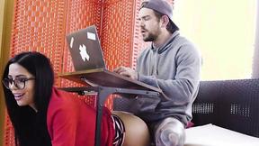 ”Latin Stepmommy Screwed In The Booty During Home Office”