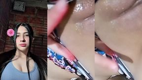 latina se toca sus grandes tetas y se masturba