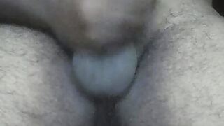 Amatur India hunks dengan besar-besaran berbulu zakar jerk off dan tdk berpelana pantat fuck