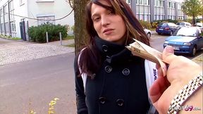 DEUTSCHE STUDENTIN BEI STRASSEN CASTING ZUM PORNO DREH &Uuml_BERREDET