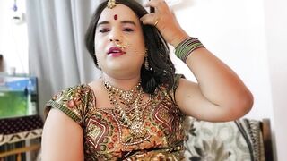 INDIAN SISSY SHEMALE IN TRADITIONAL WEAR