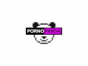 Giovane tettona modella italiana si mostra nuda in pubblico al parco