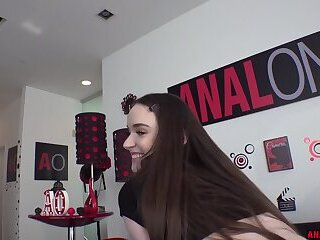 Hazel Es Una Perra En Celo