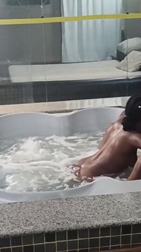 I Got a Whirlpool with the Hottie