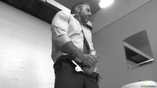 Maszturbáció, lovaglás, arcra lövés, szőrös, bukkake, vágatlan – körülmetéletlen Andrew Justice, Billie Ramos, Chris Harder, Dirk Caber, Myles Landon és Stephen Harte anális szex