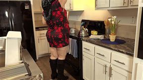 Hot BBW real estate agent shows off her enormous ass in a mini dress