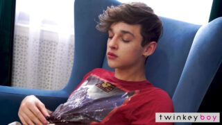 สำเร็จความใคร่ด้วยตนเอง, หลั่งน้ำอสุจิ, ช่วยตัวเอง – คลิปเดี่ยวของสาววัยรุ่นผอมบาง โทนี่ คีท กำลังถูกกระทำทางทวารหนัก