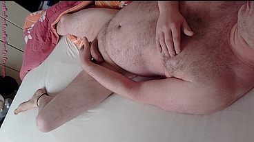 Notgeil am Morgen im Bett von Nylonjunge