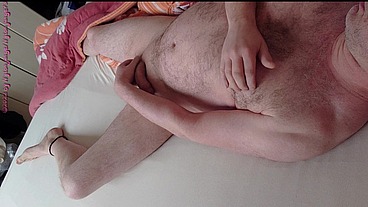 Notgeil am Morgen im Bett von Nylonjunge