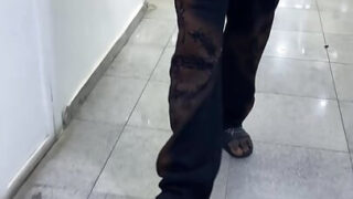 Gã da đen lực lưỡng với dương vật khổng lồ cưỡng hiếp dã man những cô gái đồng tính trẻ nghiệp dư.