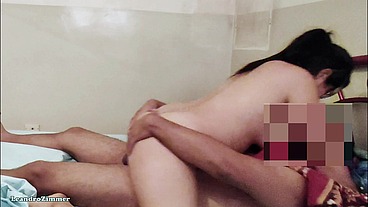 entro a escondidas en el cuarto de mi hermanastro, coloco una camara escondida y me lo empiezo a follar mientras el esta descansando, cuando despierta el no duda en seguir follando / PARTE 2 / Leandro