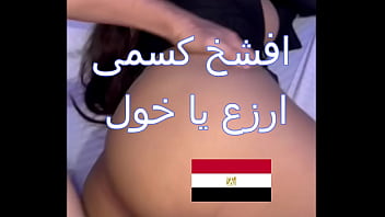 كنت بتناك من زبون و راجعة متاخر و سواق التاكسى فضل يبعبص و يقفش فيا و طلع معايا الشقة قطع كسى نيك اوسخ سكس مصرى