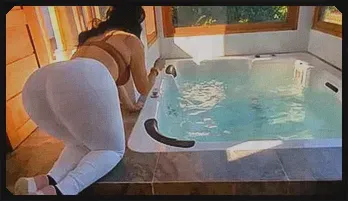 Seductive Encounter with a Curvy Neighbor - Amateur Fun Classic video