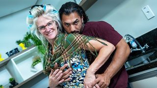 Extreme of amateur mature slut in glasses getting extreme assfucking by big cock