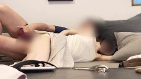 ソファーに横たわったままの後ろからの挿入にトライも、結局バックでイカせる 〜教え子の純白のもち肌太ももがあらわに〜