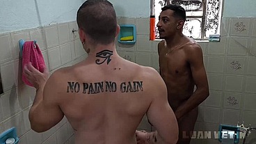 Brotheragem no Banho com meu amigo Hétero !