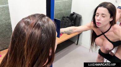 Sex In The Store's Fitting Room With a Stranger