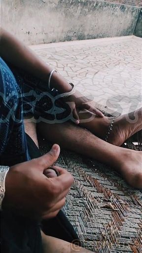 Desi Bhabhi's wild handjob with hot hands & boobs fully exposed, you will lose control as soon as you see them!