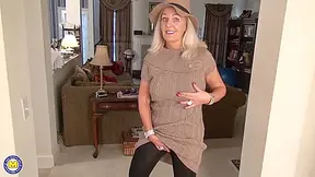 Daisy W - Blonde American Grandma Shows Her Shaved Pussy