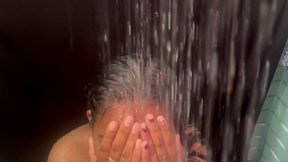 Indian Girl Bathroom to Live Show, Very Hot