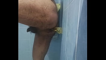 D&aacute_ndome rico en la ducha y haciendo mi primer mamada a un dildo