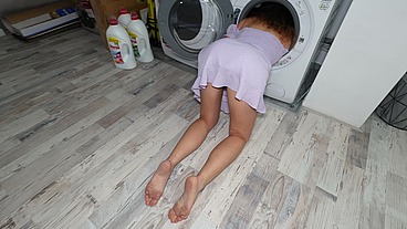 STEPMOM GOT STUCK IN THE WASCHINGMACHINE! I CREAMPIED HER PUSSY!